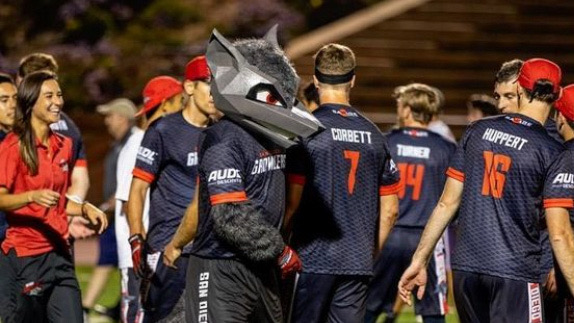 The San Diego Growlers prepare for a game in the American Ultimate Disc League (AUDL). 